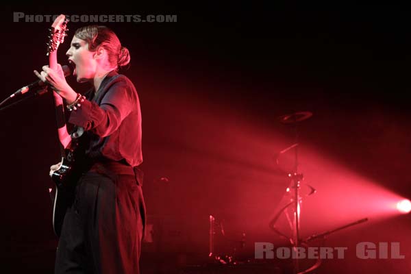 ANNA CALVI - 2013-09-26 - PARIS - Gaite Lyrique - 